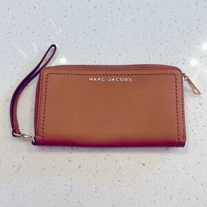 Marc Jacobs wristlet. NWOT. camel color with gold accent